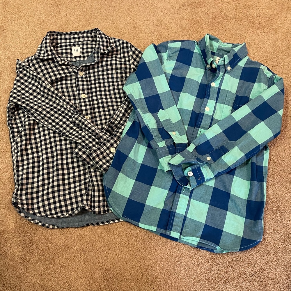 2 boy’s GAP shirts size S (6-7)